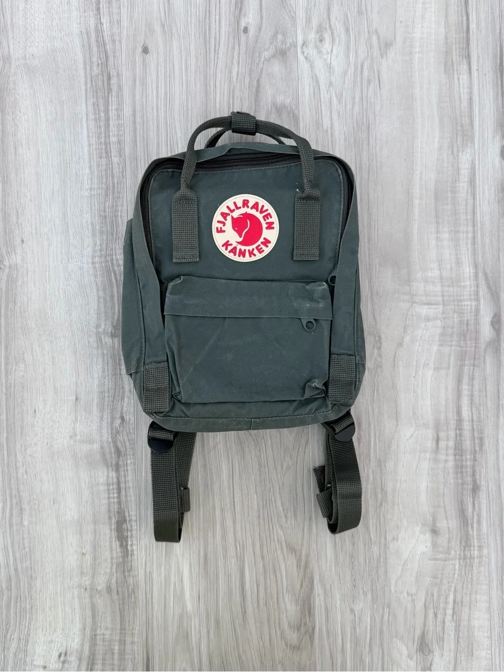Fjällräven Kånken Mini Backpack in Forest Green